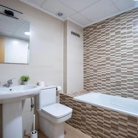 Amplio Apartamento 2 Dormitorios Cerca De La Playa Апартаменты