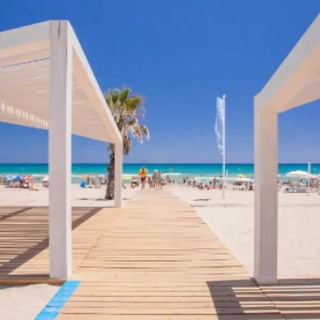 Amplio Apartamento 2 Dormitorios Cerca De La Playa Апартаменты